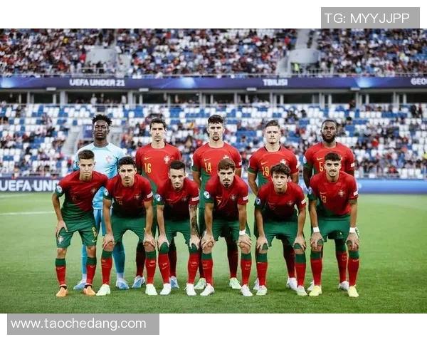 历代足球巨星巅峰对决 谁才是足球史上最伟大的球员